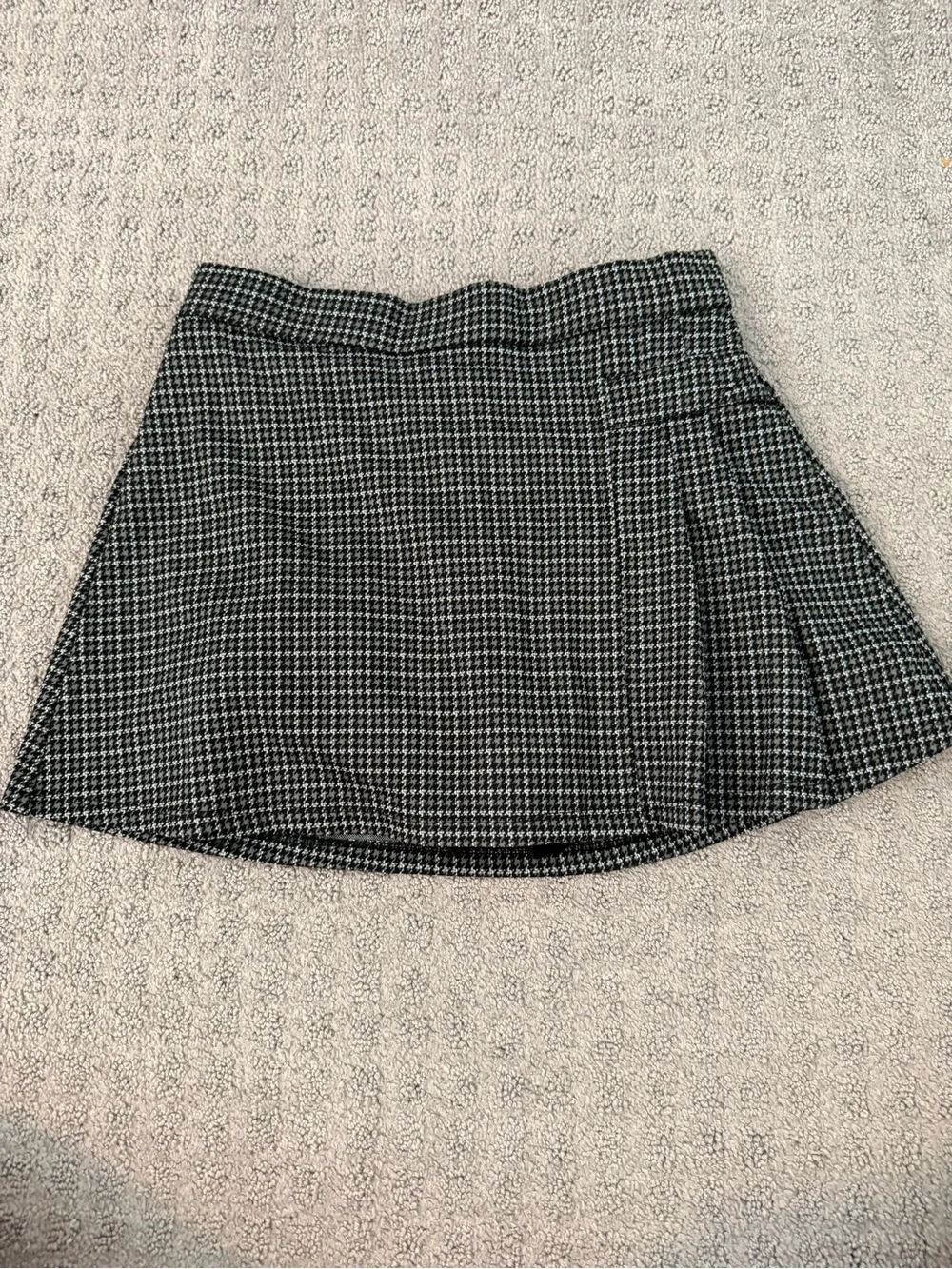 GAP Black & White Houndstooth Skort